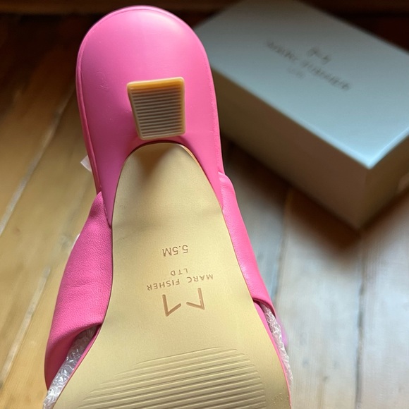 Marc Fisher Sandals 🌸🍓 - Picture 2 of 4